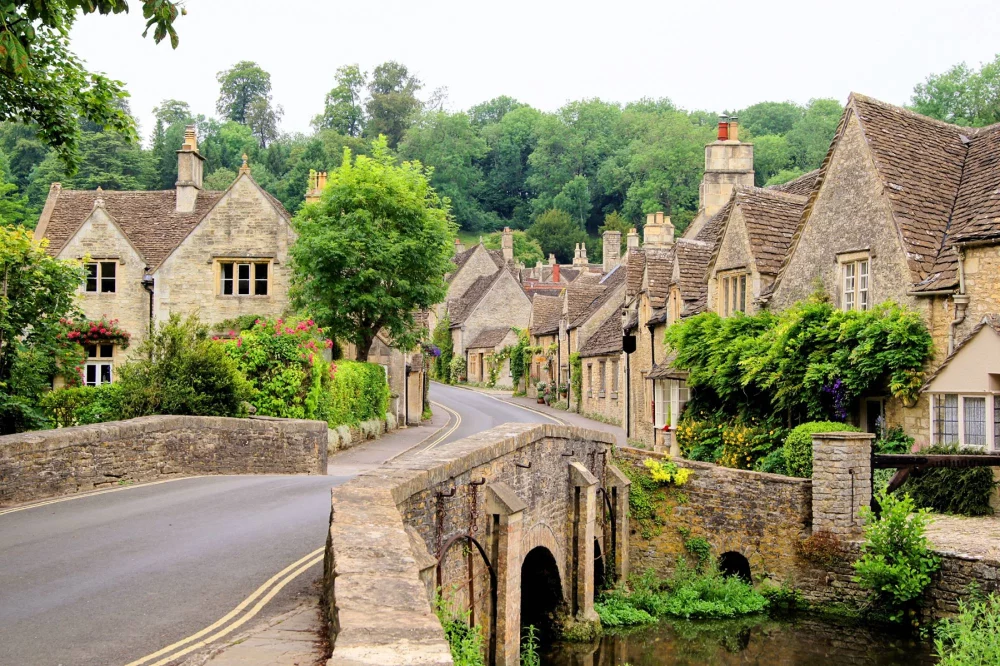 Slikovita vas Castle Combe v Cotswoldsu v osrednji Angliji