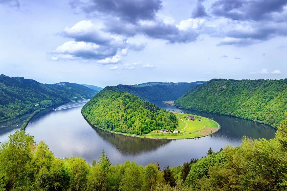 Slikovita pokrajina ob reki Donavi