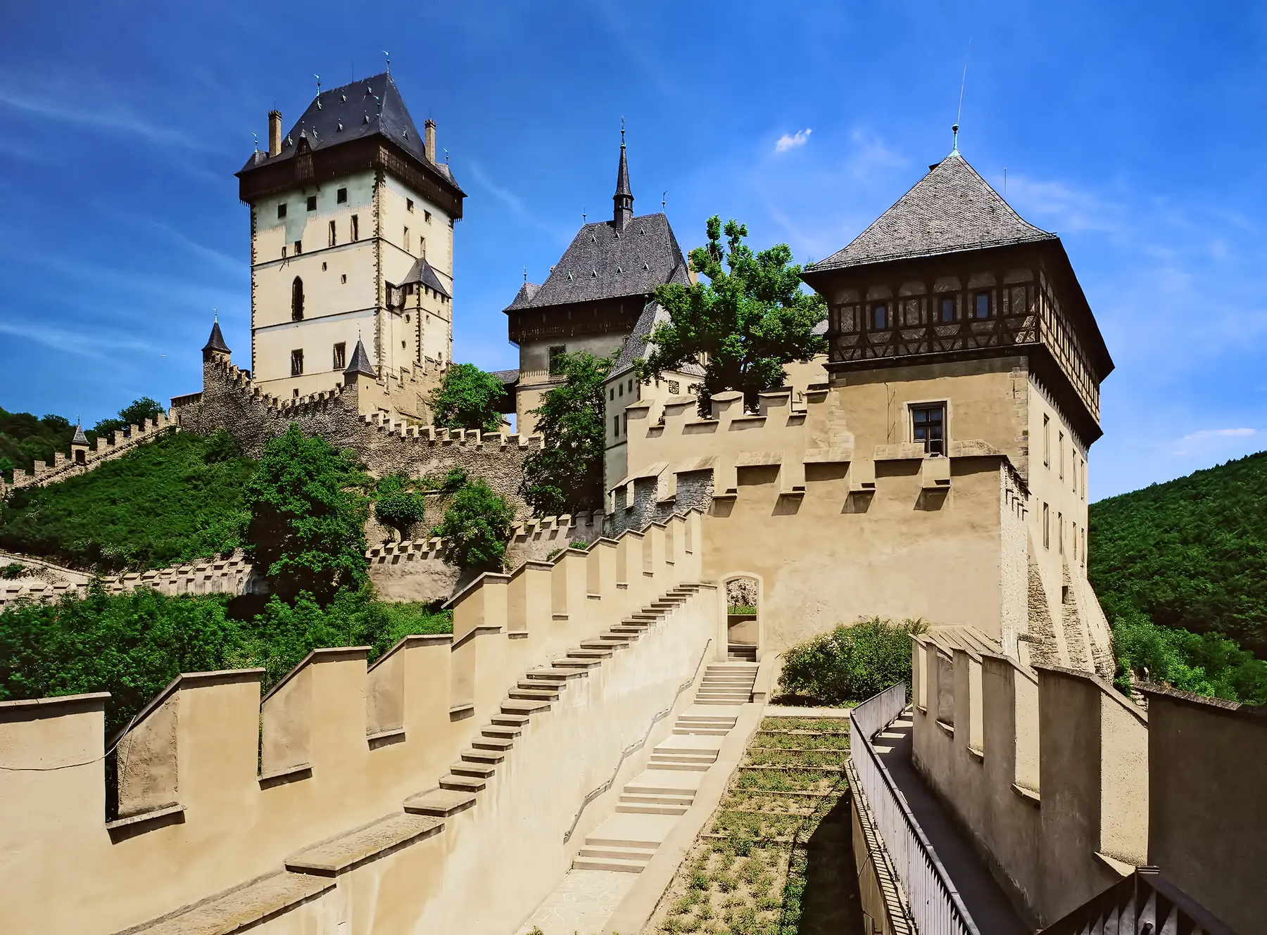 Karlštejn - najbolje ohranjen  gotski grad v Srednji Evropi