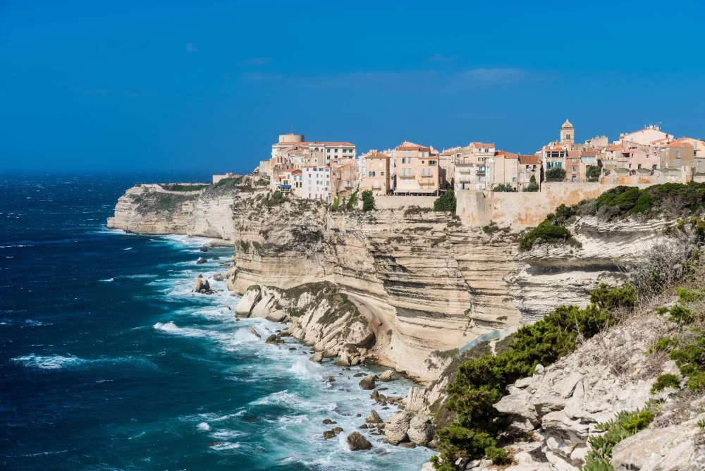 Slikovito mesto Bonifacio na Korziki