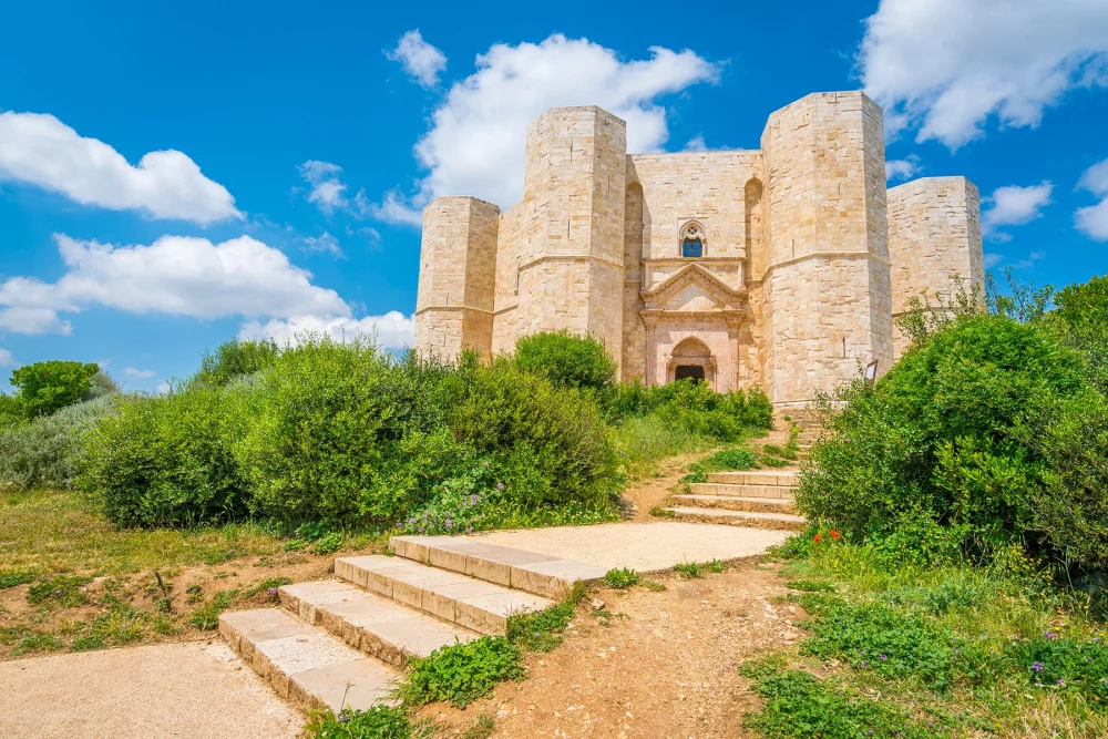 Škofovski grad Castel del Monte v Apuliji