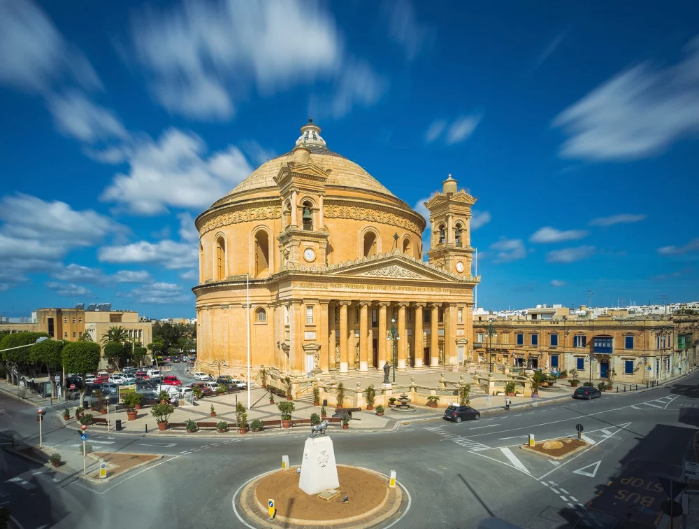 Rotunda v Mosti z eno največjih kupol na svetu
