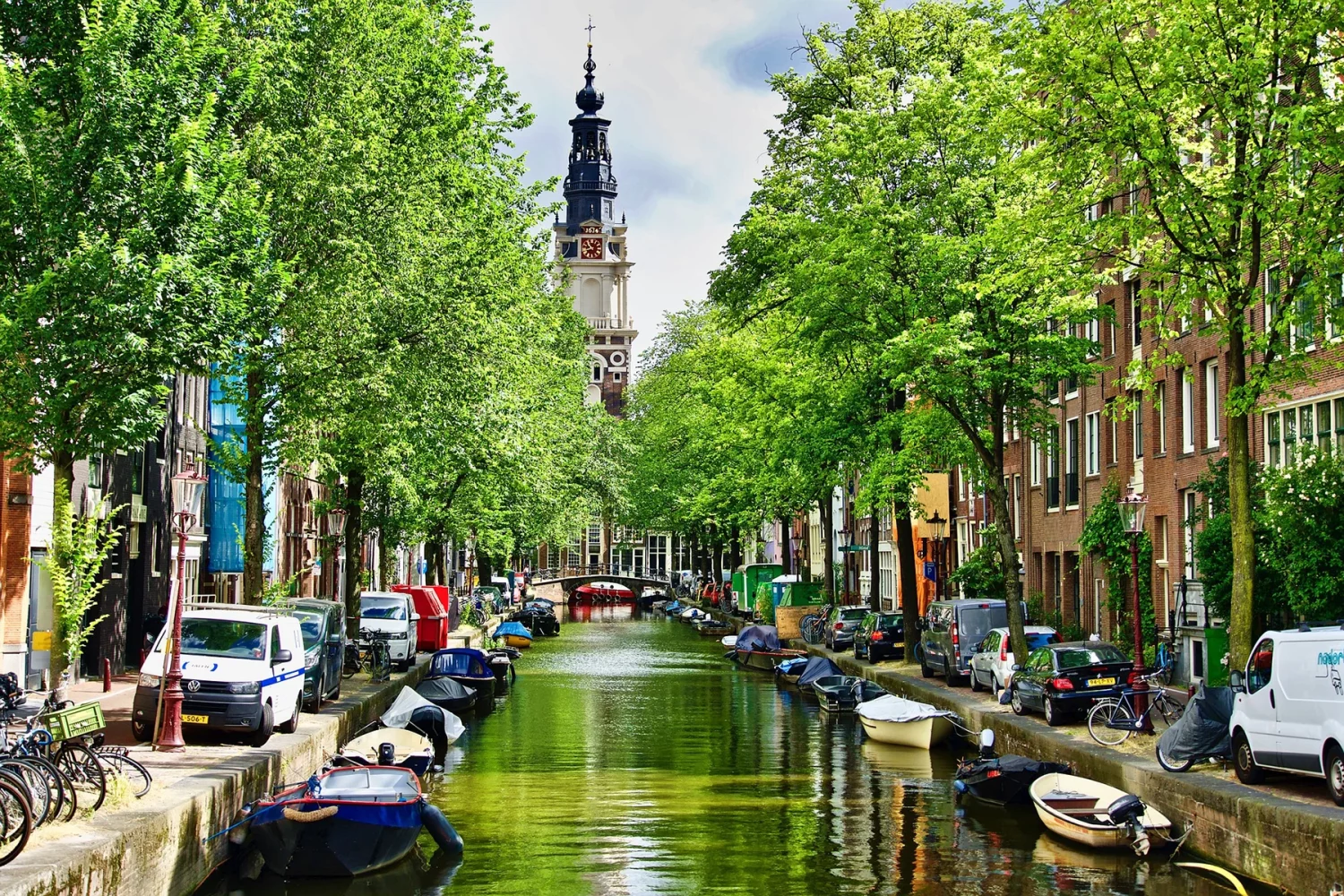 Mesto Amsterdam je zaradi svojih številnih kanalov znano tudi kot Severne Benetke