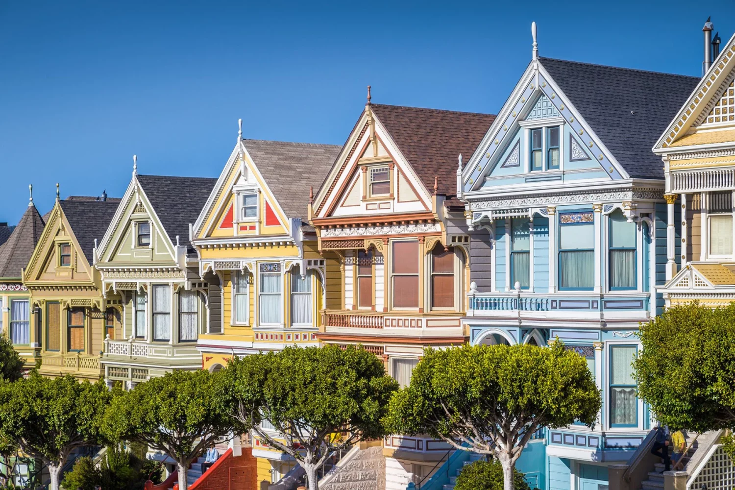 Znamenite hiše Painted Ladies na trgu Alamo v San Franciscu