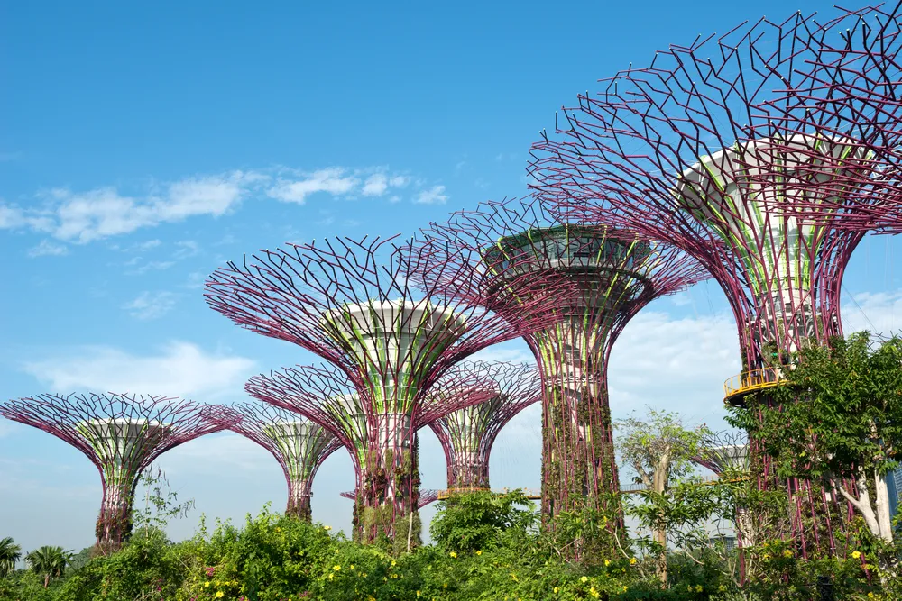 Urbani park Gardens by the Bay se ponaša s številnimi rastlinjaki in zelenimi površinami. Foto Shutterstock_