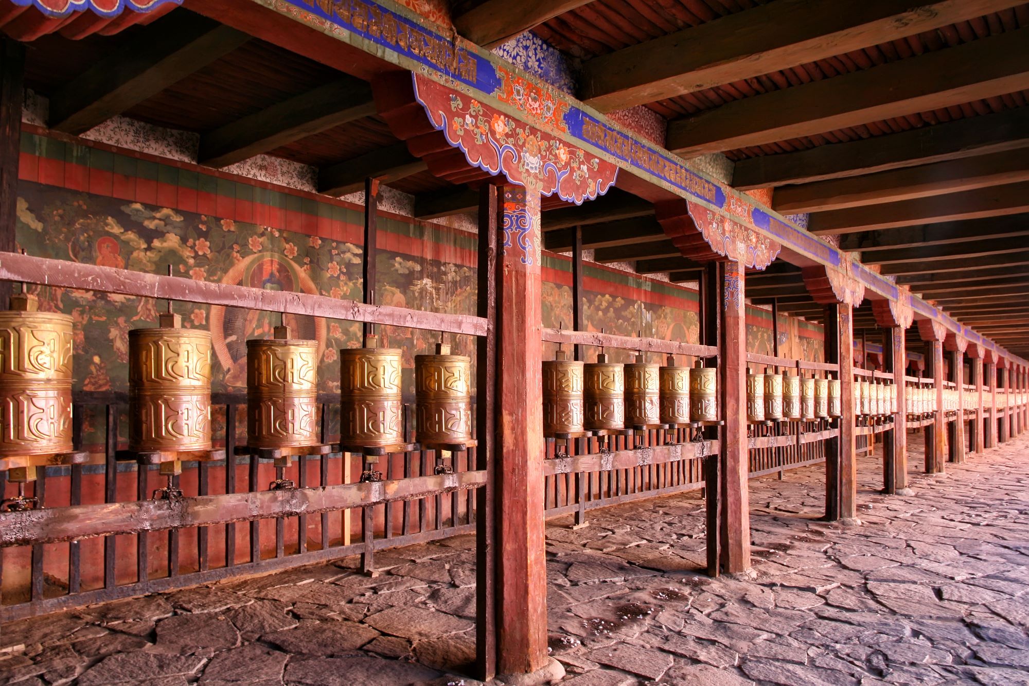 Kolesa za molitev v tibetanskem samostanu Samye.