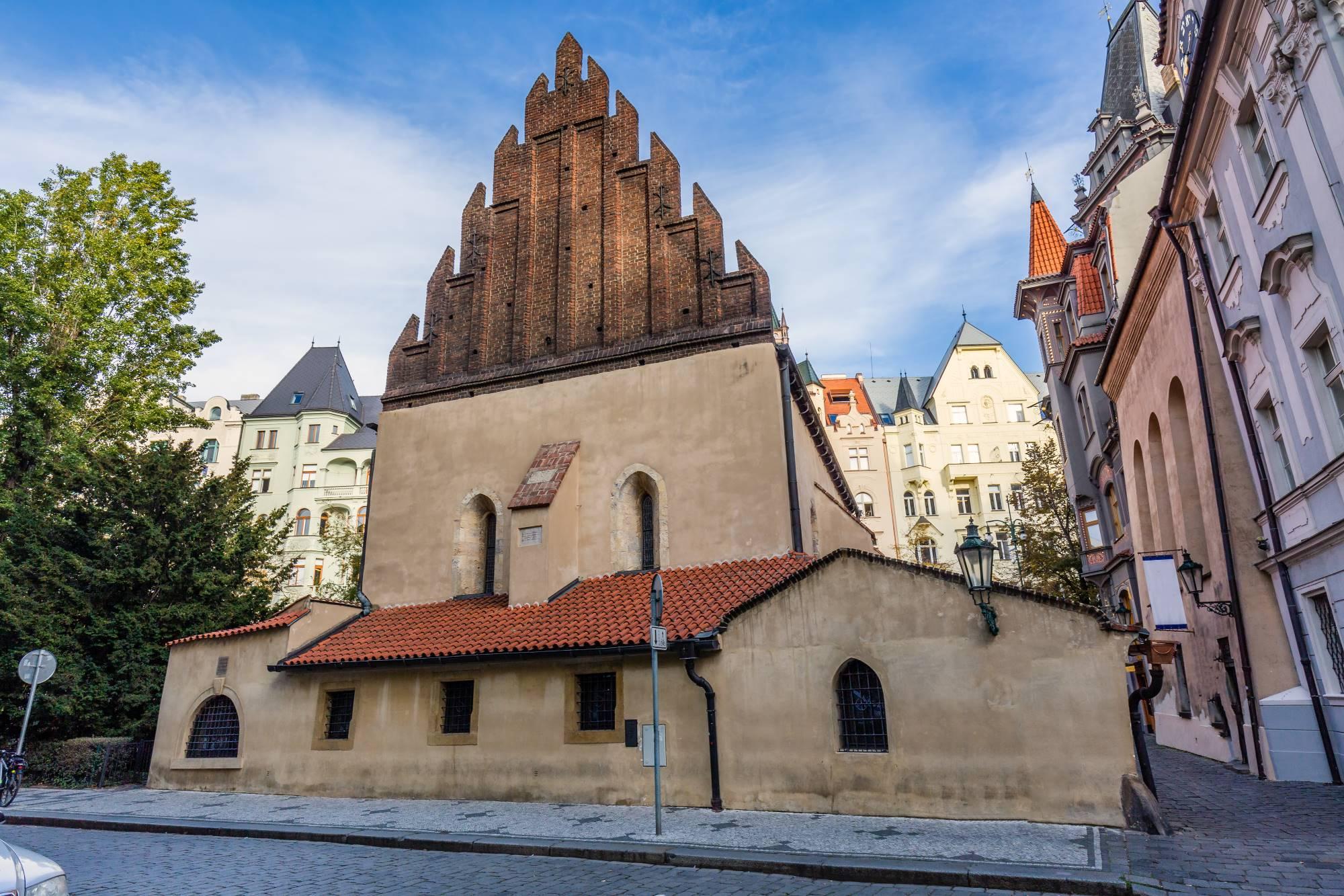 Gotska Stara nova sinagoga v Pragi.