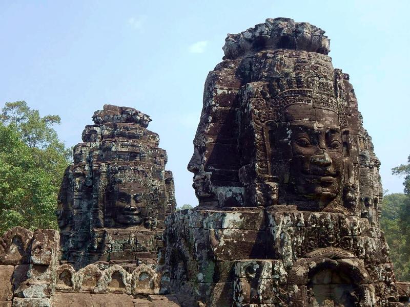 V kamen vklesani smejoči obrazi na eni izmed templjev Angkor Wata v Kambodži.