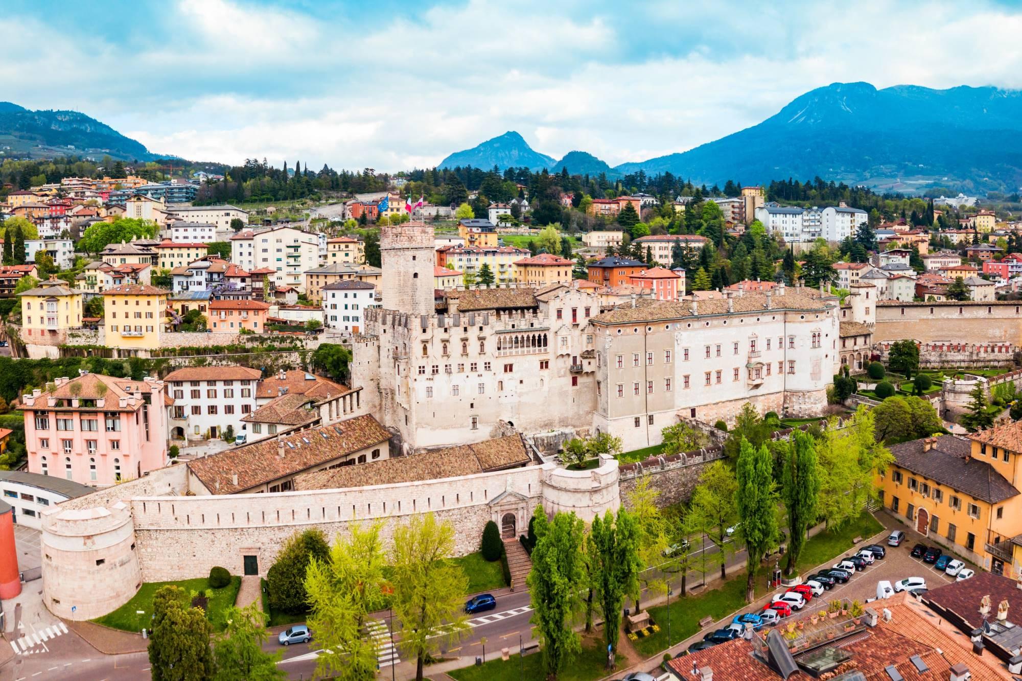 Grad Buonconsiglio v Trentu oz. Tridentu v severni Italiji.