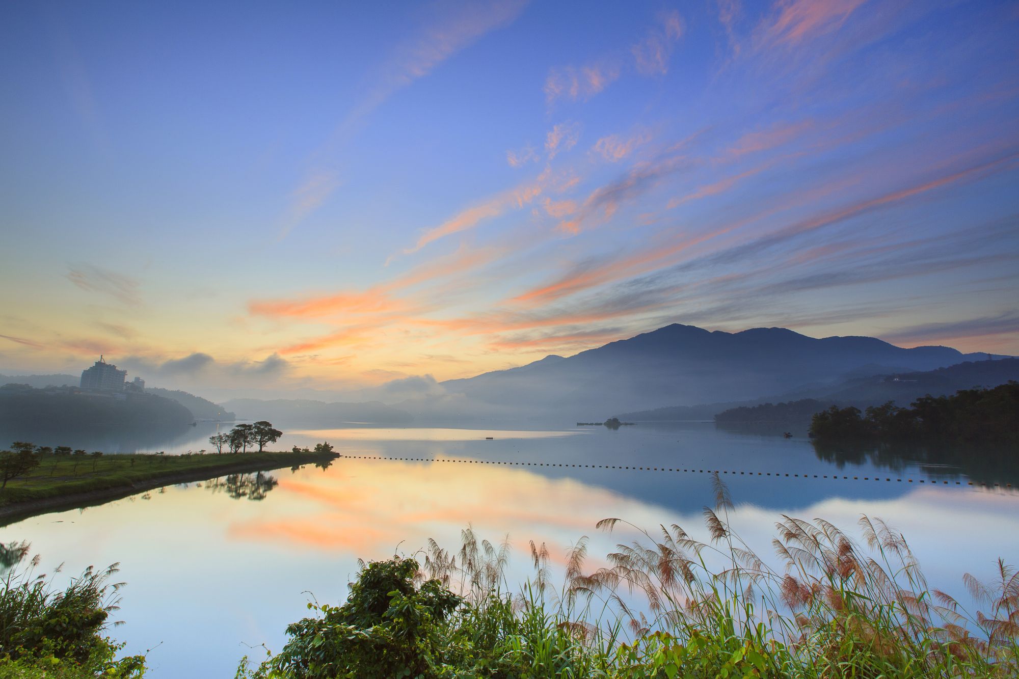 Jezero Sonca in Lune
