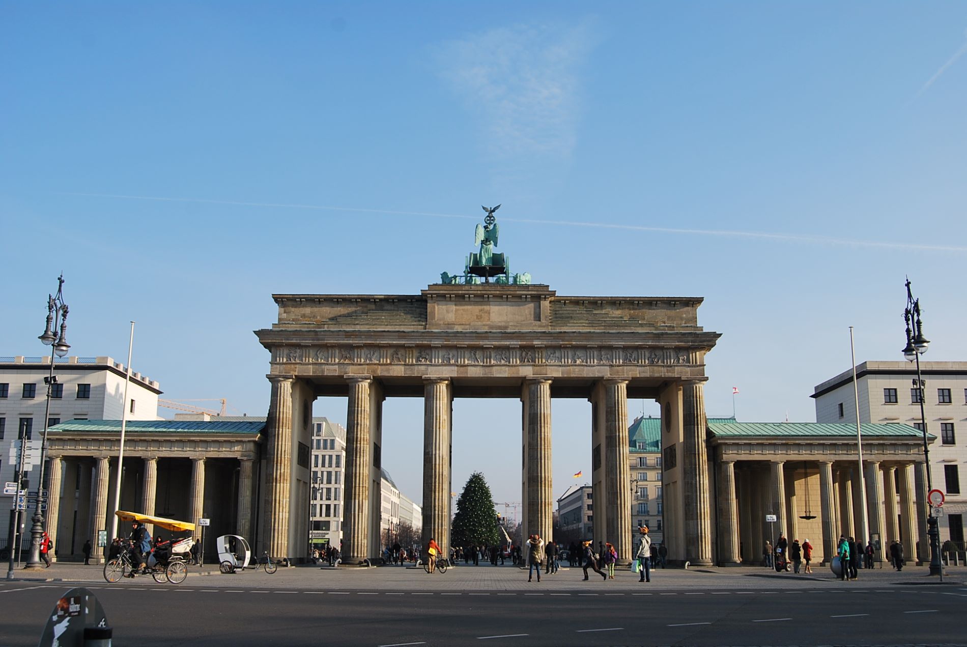 Neoklasicistični spomenik in simbol mesta Berlin Brandenburška vrata.