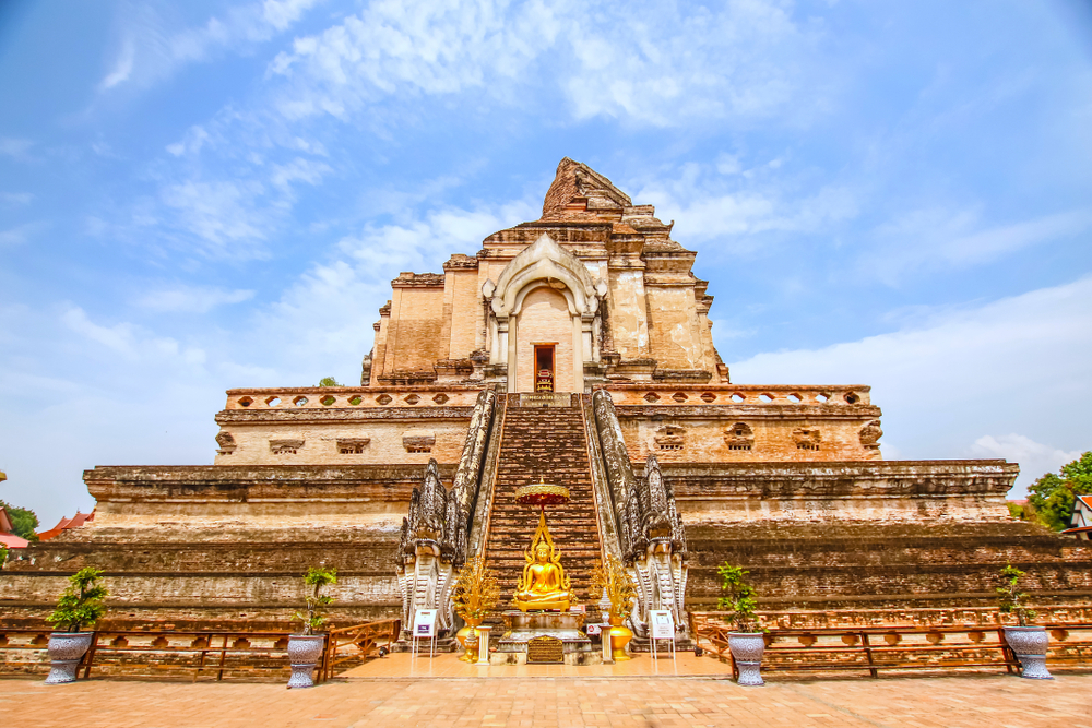 Pogled na tempelj Wat Chedi Luang.