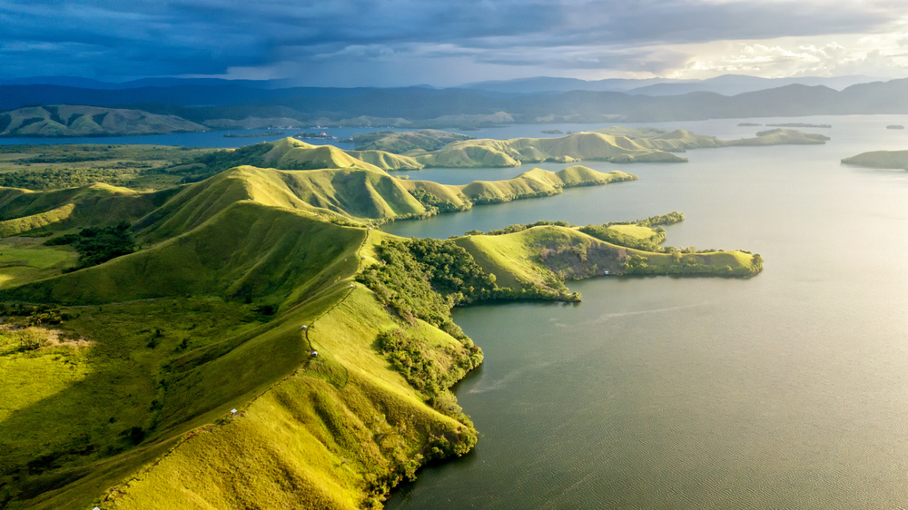 Pogled na jezero Sentani v Papui