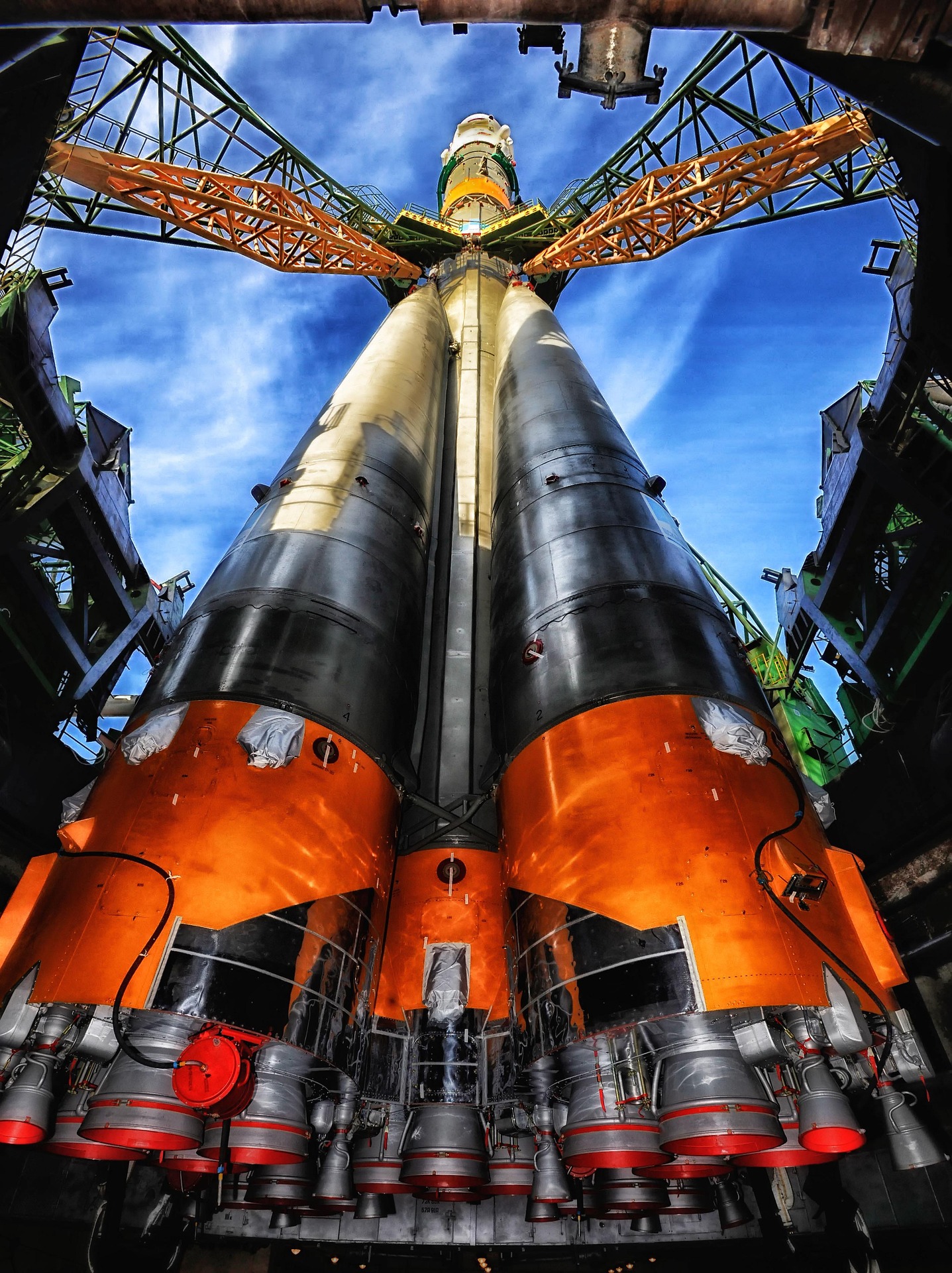 Pogled na raketo Soyuz pred izstrelitvijo