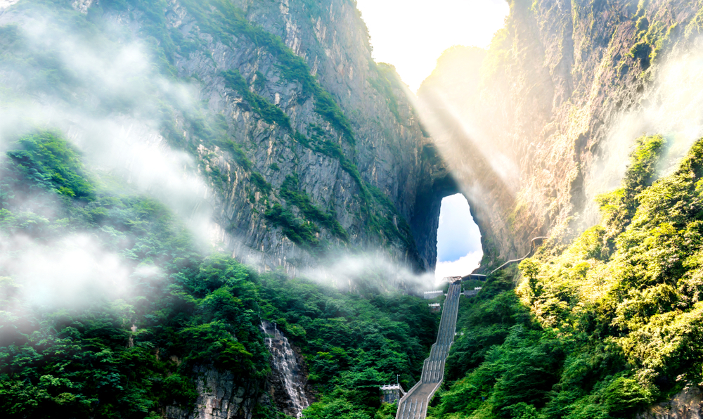 Nebeška vrata na Kitajskem - znamenita gora Tianmen