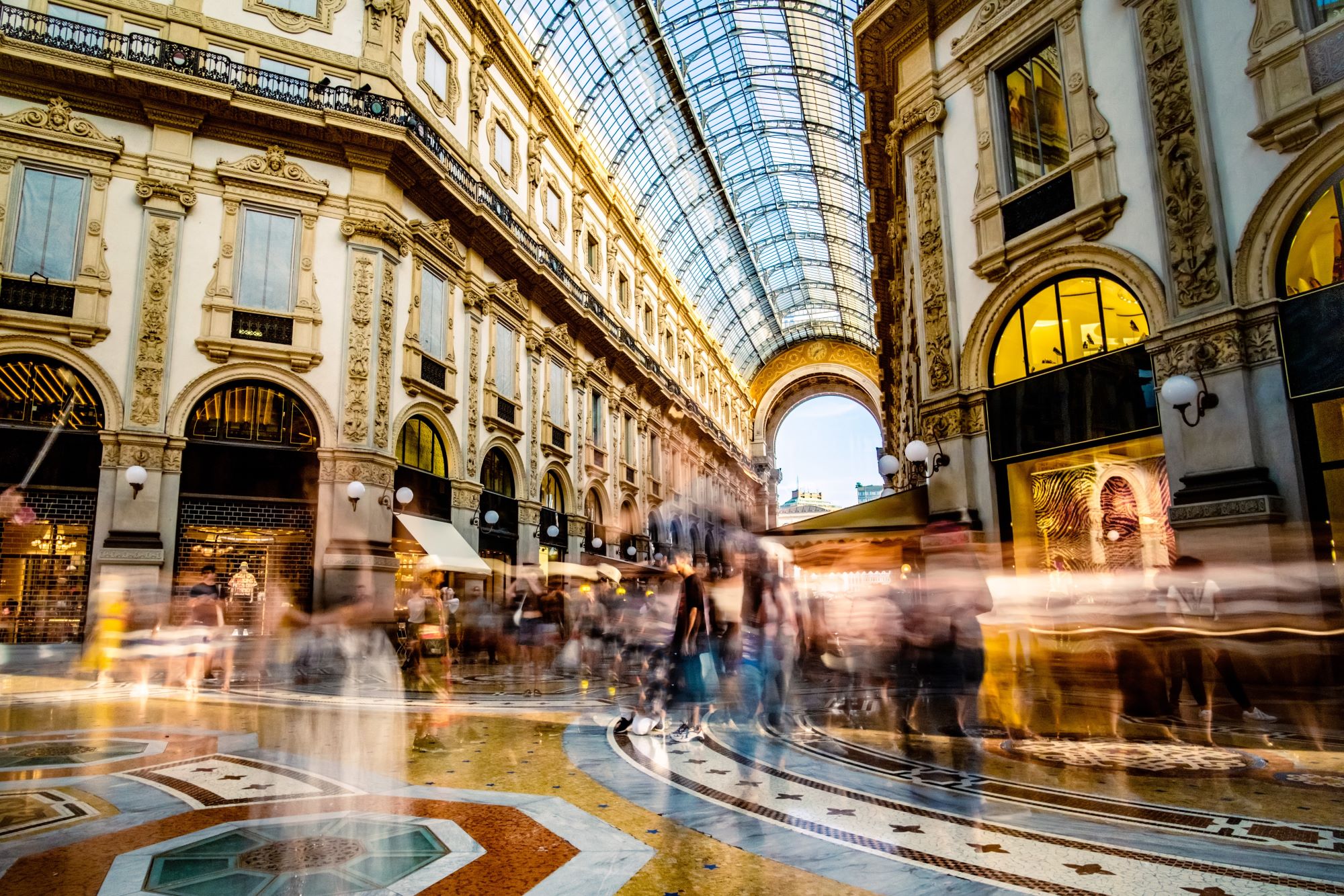 Nakupovalno središče Galerija Vittorio Emanuele II. v središču Milana v Italiji.
