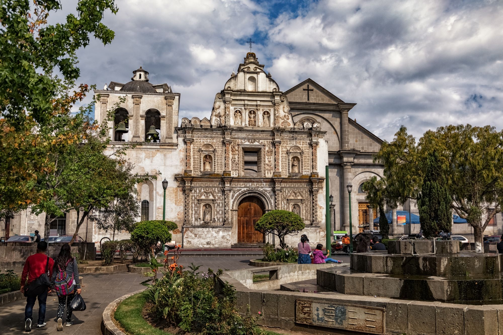 Park Srednje Amerike in katedrala sv. Duha v Quetzaltenango