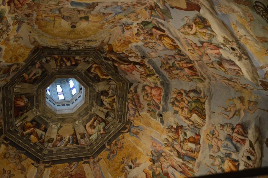 Freske kupole firenške stolnice z upodobitvijo motiva poslednje sodbe, ki jo je poslikal Giorgio Vasari.