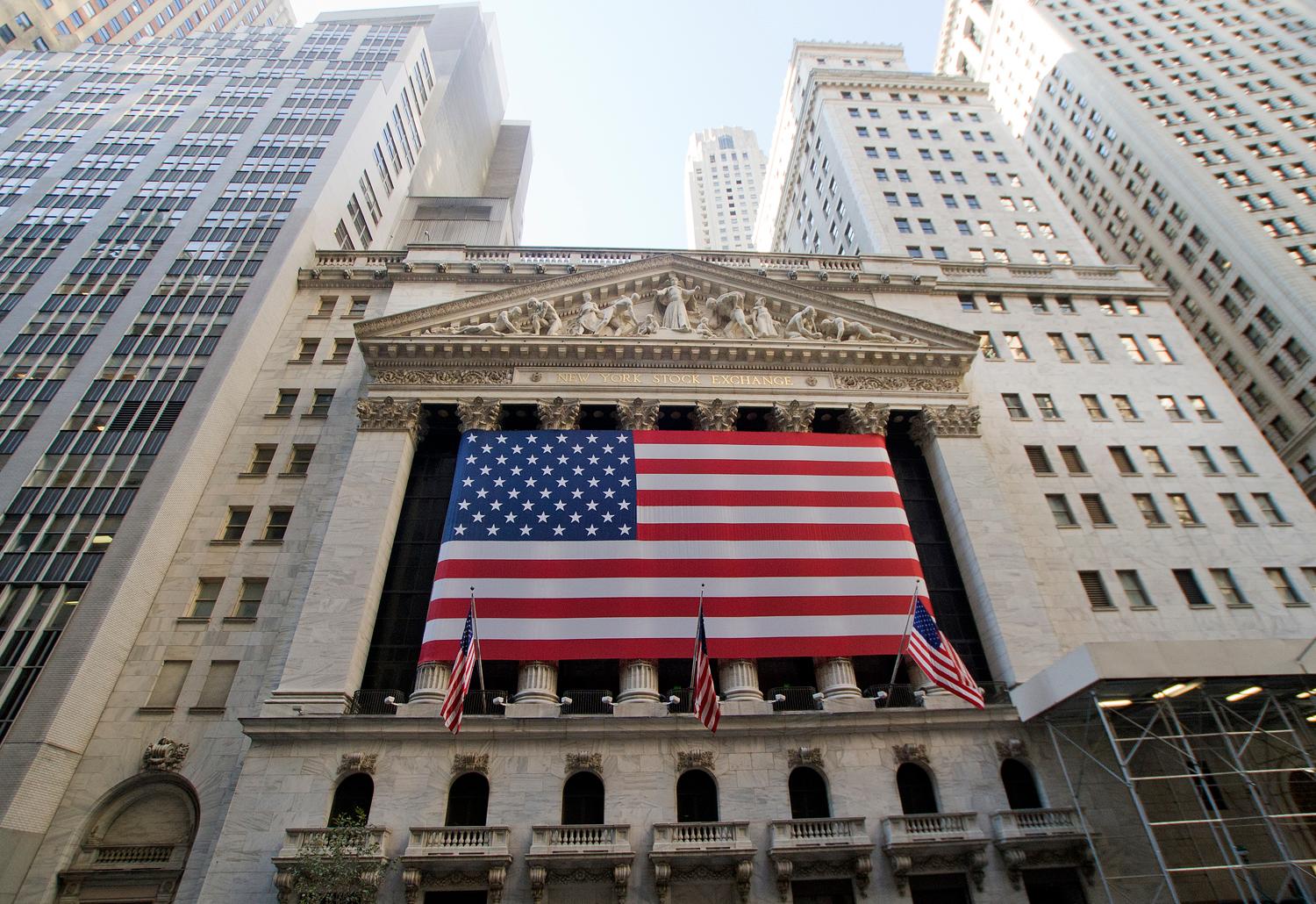 Pročelje Newyorške borze na ulici Wall Street na Manhattnu v New Yorku.