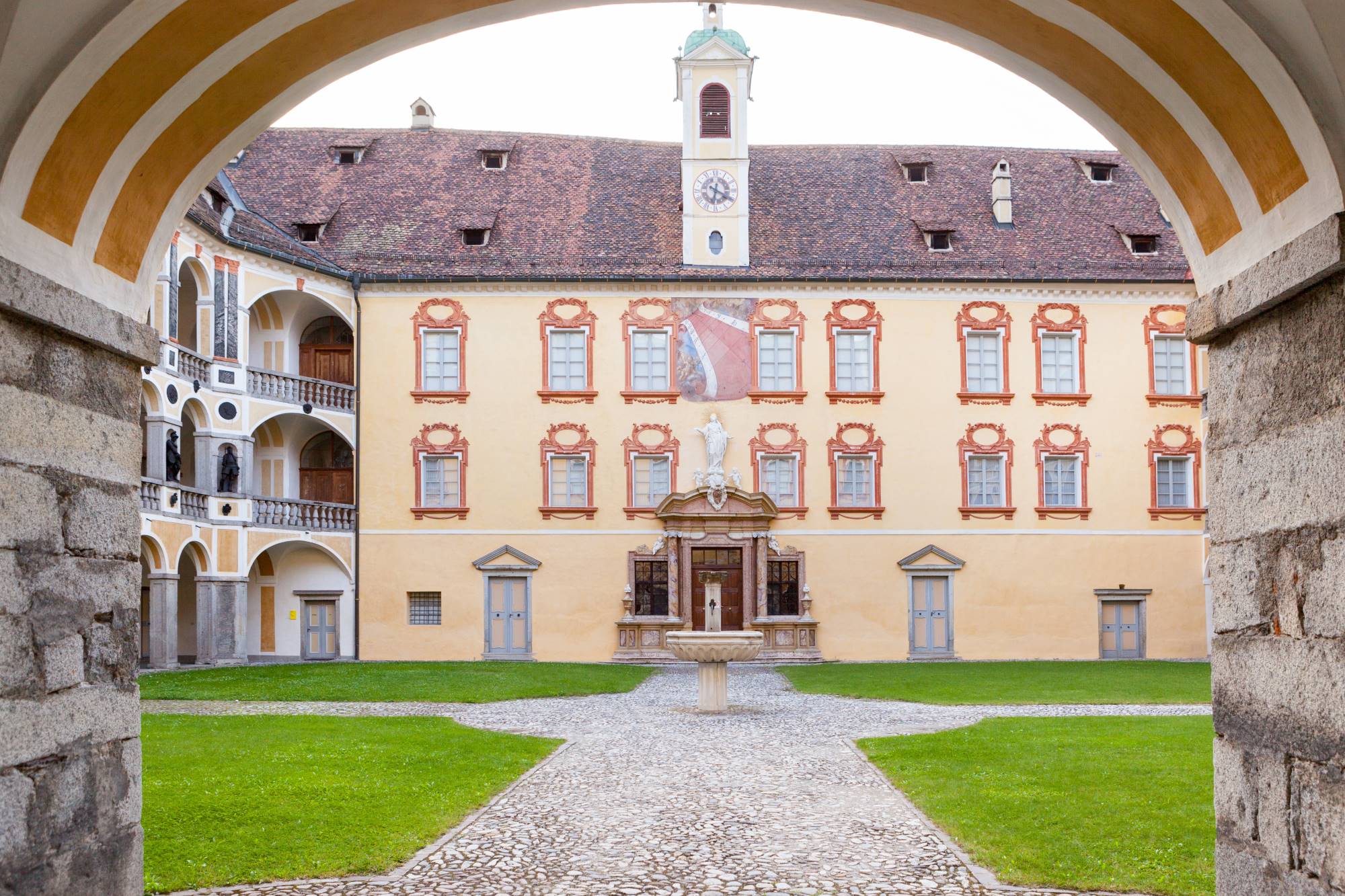 Renesančno-baročna škofijska palača v Bressanoneju v Italiji.
