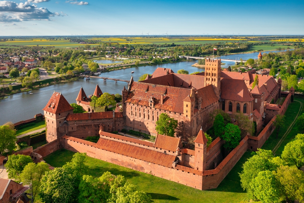 Opečnati grad Malbork na severu Poljske je eden od vrhuncev potovanja
