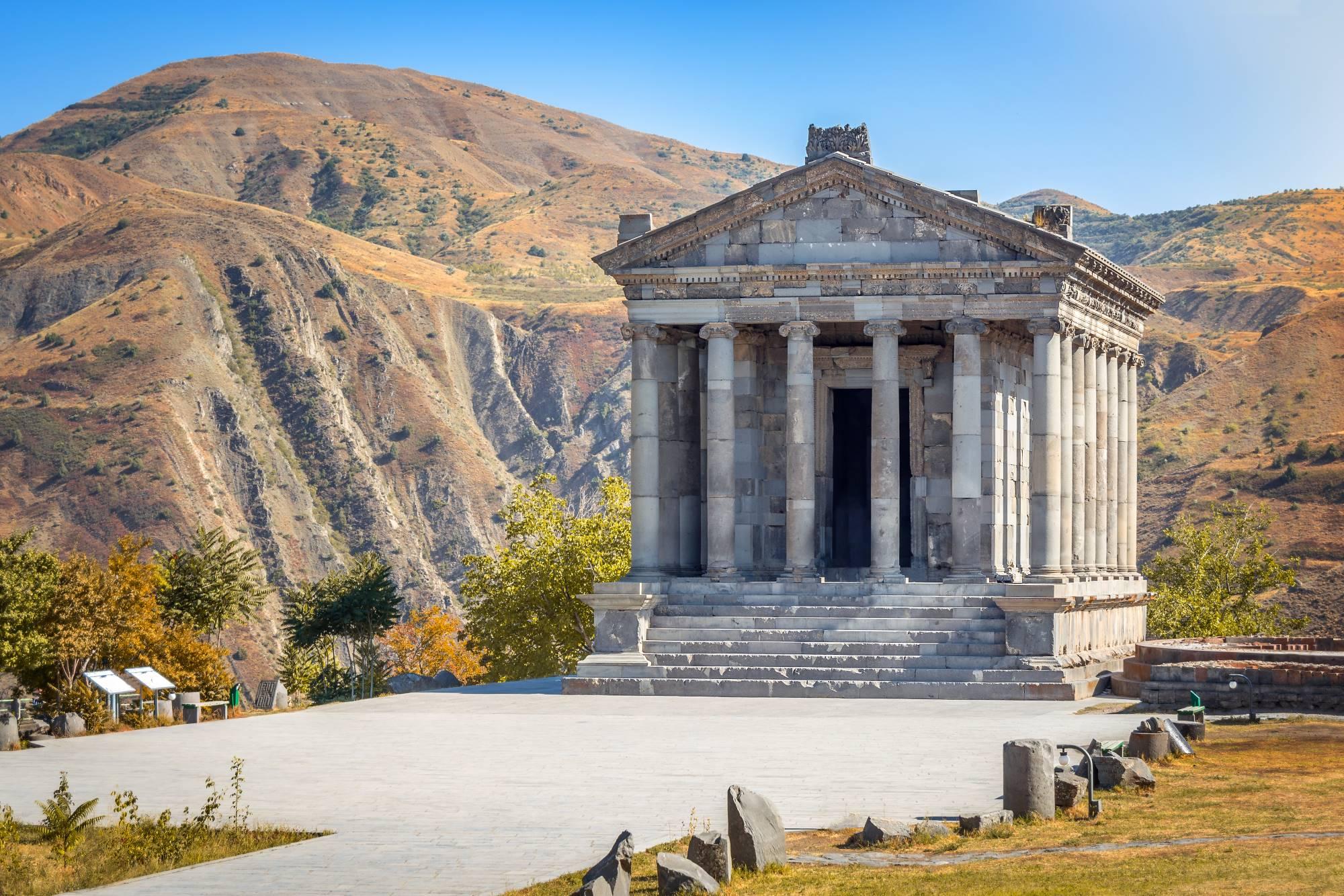 Trdnjavski kompleks z antičnim templjem iz 1. stoletja v Garniju v Armeniji.