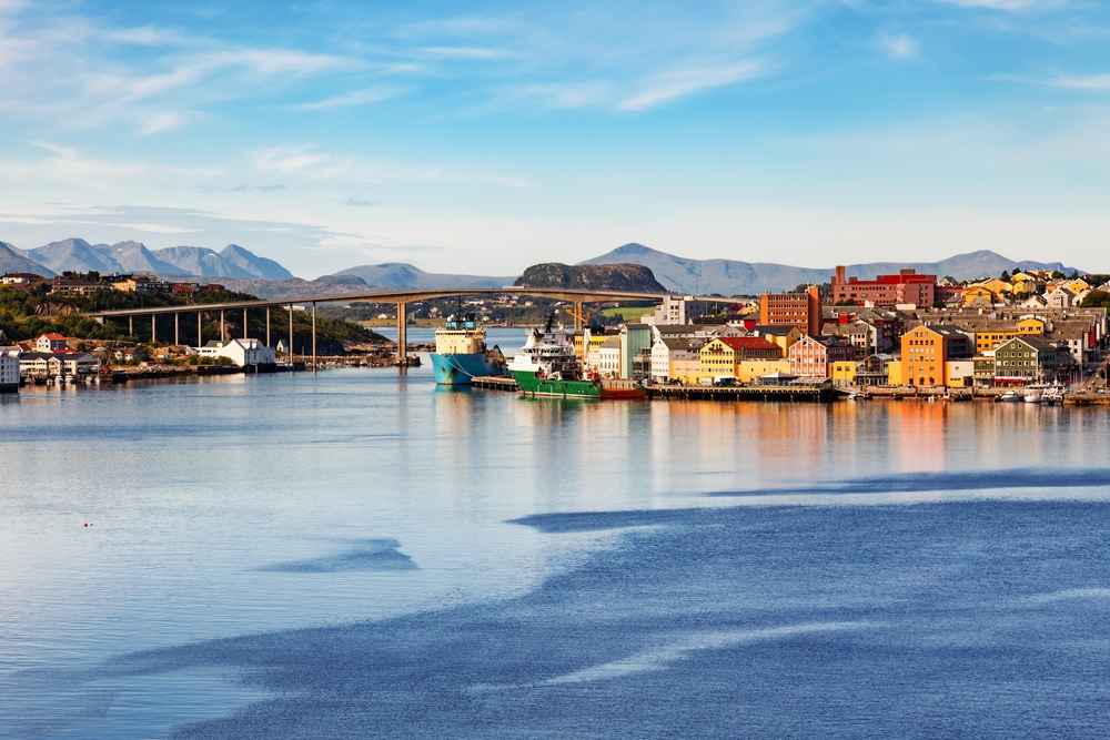 Mesto Molde, kjer se začne znamenita norveška Atlantska cesta
