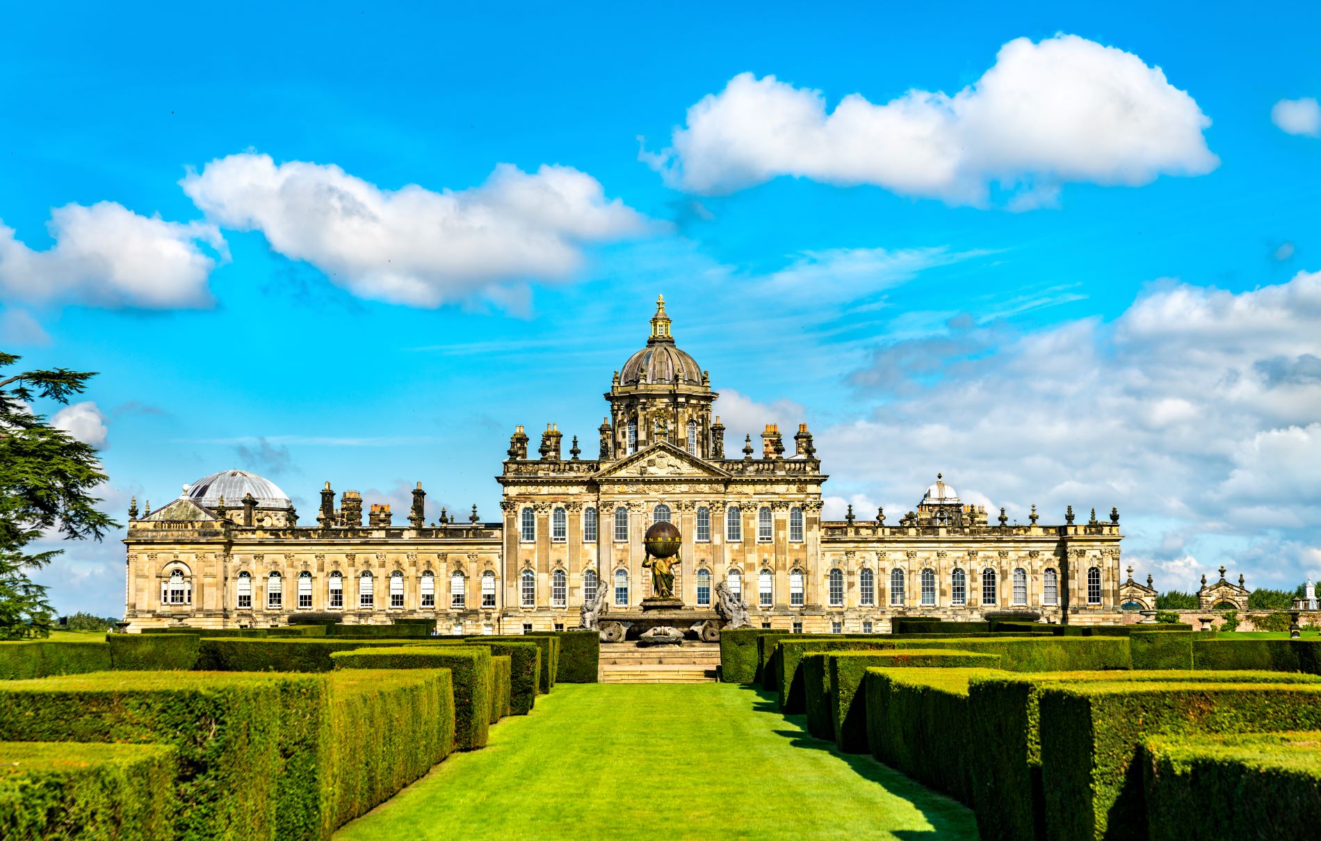 Baročni dvorec Castle Howard z umetelno urejenimi vrtovi. Foto: Shutterstock