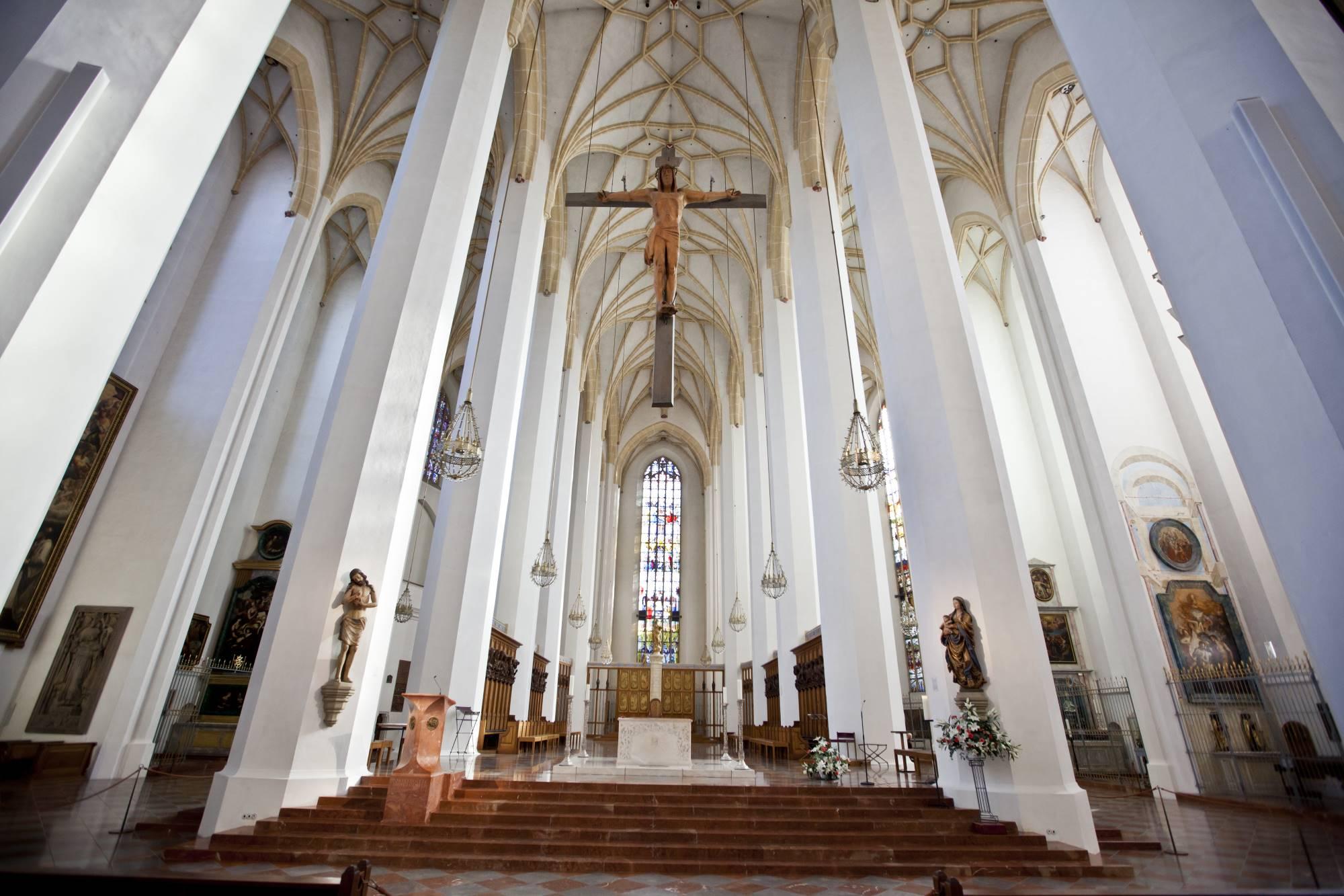 Strop in glavna ladja poznogotske stolnice Naše ljube gospe ali Frauenkirche v Münchnu.